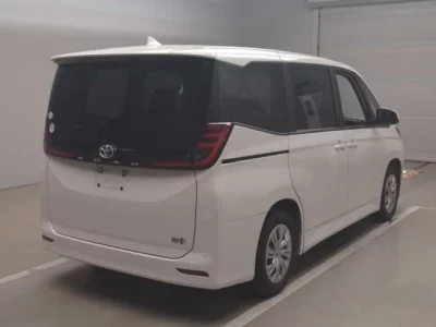 Toyota NOAH  с аукциона в Японии