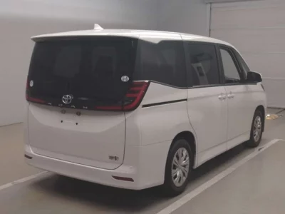Toyota NOAH  с аукциона в Японии