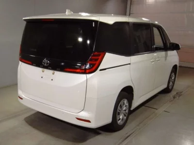 Toyota NOAH  с аукциона в Японии