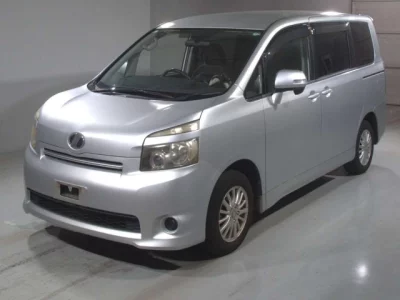 Toyota VOXY  с аукциона в Японии