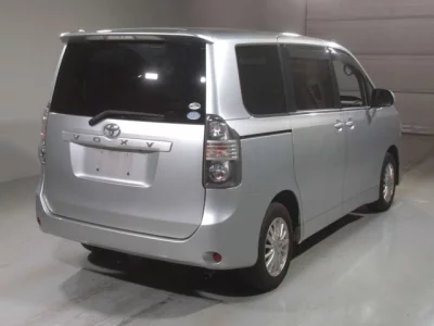 Toyota VOXY  с аукциона в Японии