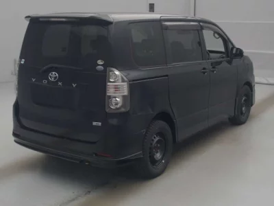 Toyota VOXY  с аукциона в Японии