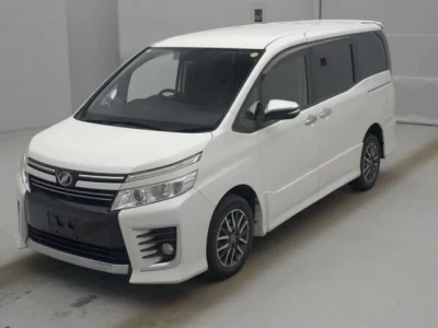 Toyota VOXY  с аукциона в Японии