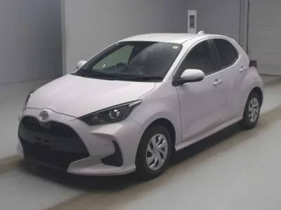 Toyota YARIS  с аукциона в Японии