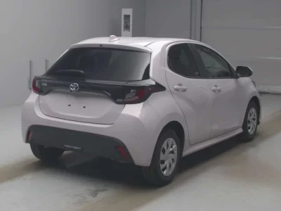 Toyota YARIS  с аукциона в Японии