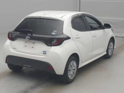 Toyota YARIS  с аукциона в Японии