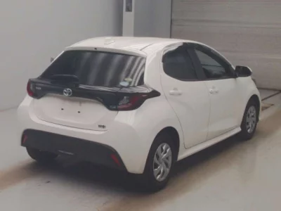 Toyota YARIS  с аукциона в Японии