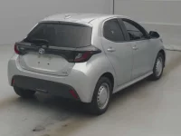 Toyota YARIS лот № 70207 оценка 3.5  с аукциона в Японии 1