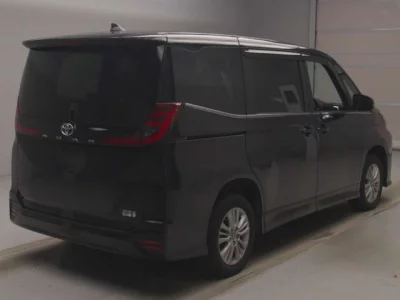 Toyota NOAH  с аукциона в Японии