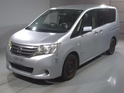 Nissan SERENA  с аукциона в Японии