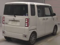 Toyota PIXIS MEGA лот № 83004 оценка 4.5  с аукциона в Японии 1