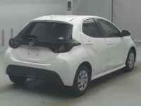Toyota YARIS лот № 72121 оценка R  с аукциона в Японии 1