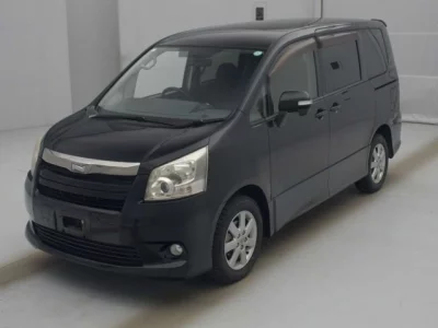 Toyota NOAH  с аукциона в Японии