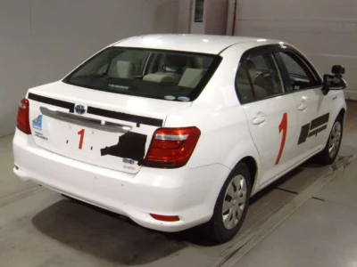 Toyota COROLLA AXIO  с аукциона в Японии
