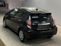 Toyota AQUA лот № 3002 оценка 3.5  с аукциона в Японии 1