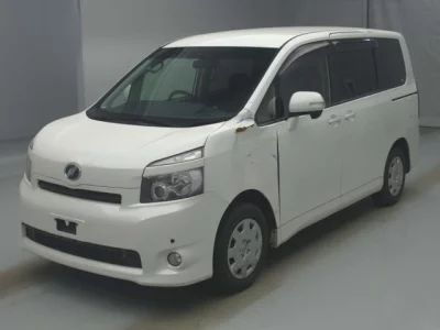 Toyota VOXY  с аукциона в Японии