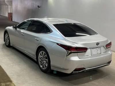 Lexus LS