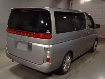 Nissan ELGRAND  с аукциона в Японии