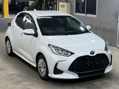 Toyota YARIS  с аукциона в Японии