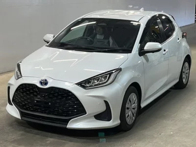 Toyota YARIS  с аукциона в Японии