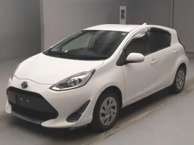 Toyota AQUA  с аукциона в Японии
