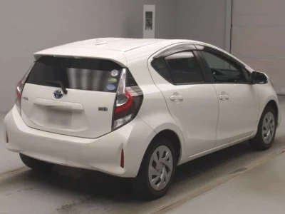 Toyota AQUA  с аукциона в Японии