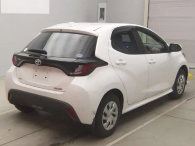 Toyota YARIS  с аукциона в Японии