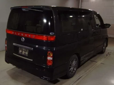 Nissan ELGRAND  с аукциона в Японии