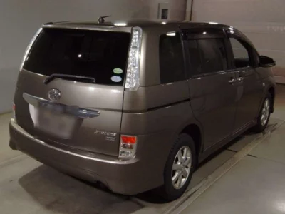 Toyota ISIS