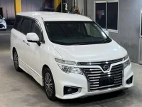 Nissan ELGRAND лот № 2202 оценка R  с аукциона в Японии 3