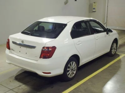 Toyota COROLLA AXIO  с аукциона в Японии