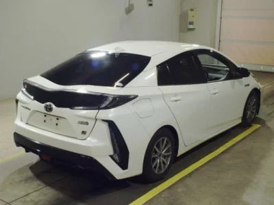Toyota PRIUS PHV  с аукциона в Японии