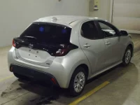 Toyota YARIS лот № 6053 оценка 3  с аукциона в Японии 1
