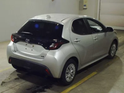 Toyota YARIS  с аукциона в Японии