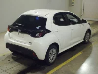 Toyota YARIS лот № 6052 оценка 3.5  с аукциона в Японии 1