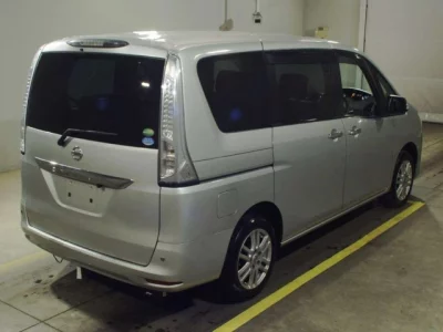 Nissan SERENA  с аукциона в Японии