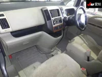 Nissan SERENA лот № 30100 оценка 3.5  с аукциона в Японии 2