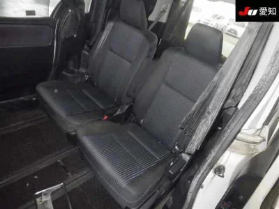 Toyota VOXY  с аукциона в Японии