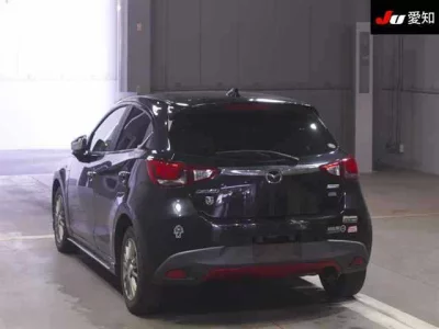 Mazda DEMIO  с аукциона в Японии
