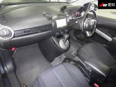 Mazda DEMIO  с аукциона в Японии