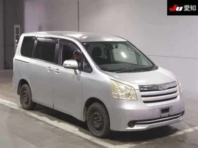 Toyota NOAH  с аукциона в Японии