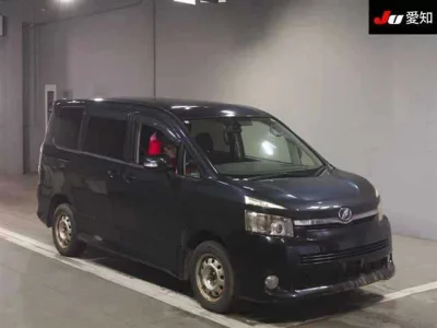 Toyota VOXY  с аукциона в Японии
