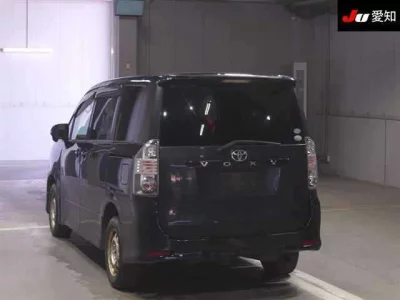 Toyota VOXY  с аукциона в Японии