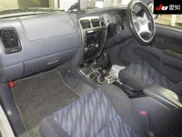 Toyota HILUX SURF лот № 4063 оценка 3.5  с аукциона в Японии 2