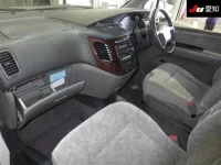 Nissan ELGRAND лот № 30220 оценка 3.5  с аукциона в Японии 2