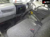 Toyota DYNA лот № 20053 оценка 3  с аукциона в Японии 2