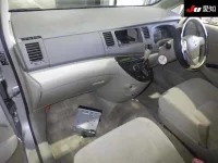 Toyota ISIS лот № 30573 оценка 3  с аукциона в Японии 2