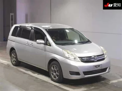 Toyota ISIS  с аукциона в Японии