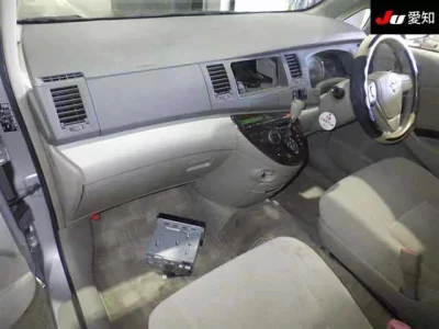 Toyota ISIS  с аукциона в Японии