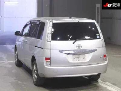 Toyota ISIS  с аукциона в Японии